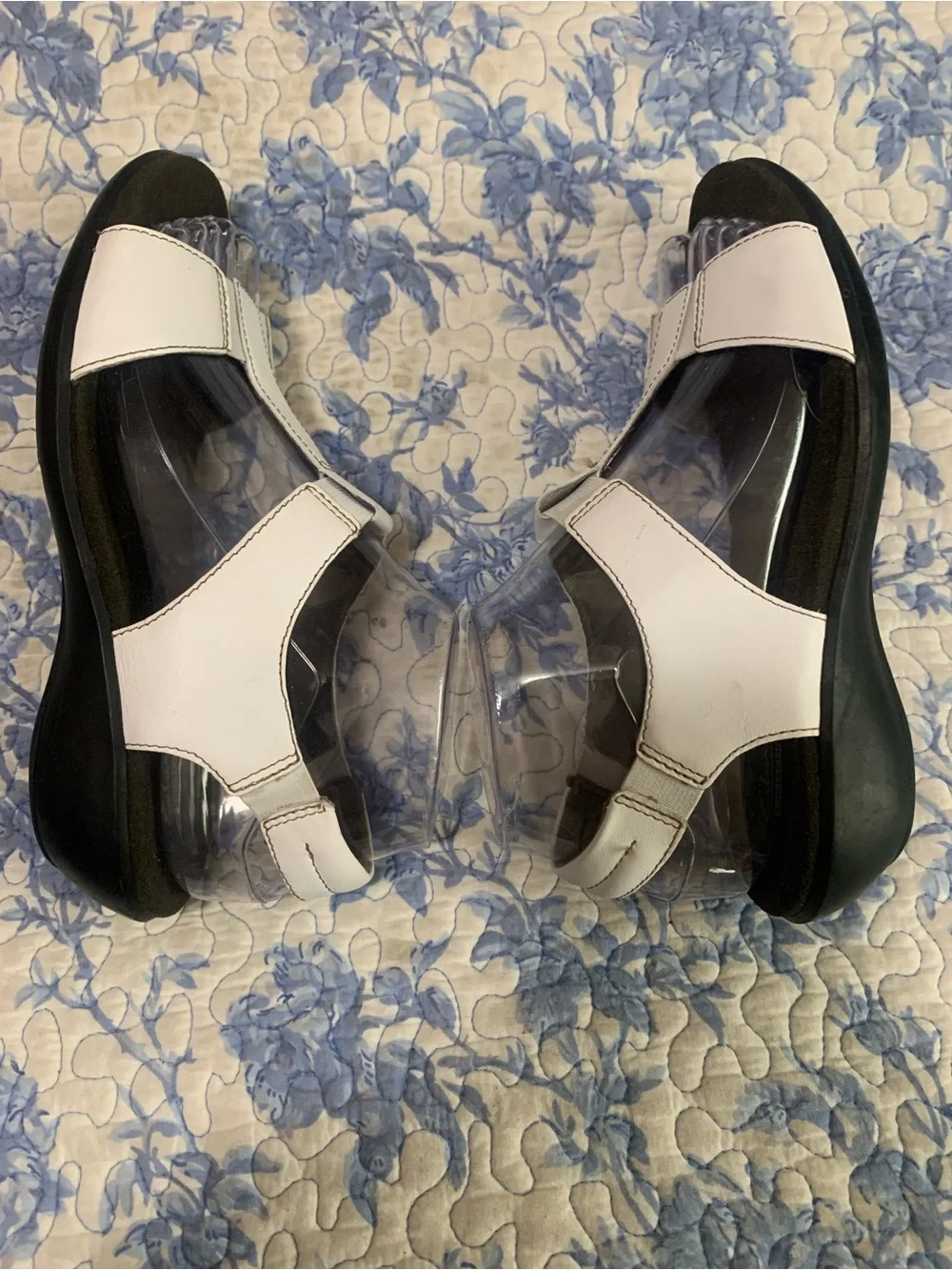 Clarks White Leather Strappy Comfort Sandals